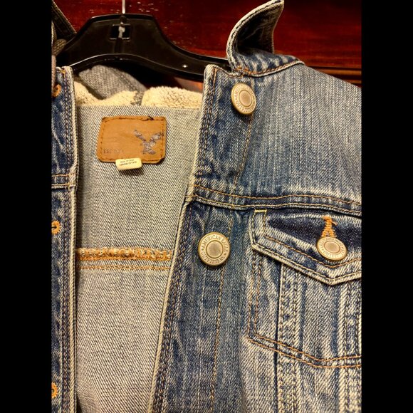 Medium Wash Denim Gray Sweatshirt Hoodie American Eagle Jean Jacket (S/P) - Picture 2 of 4